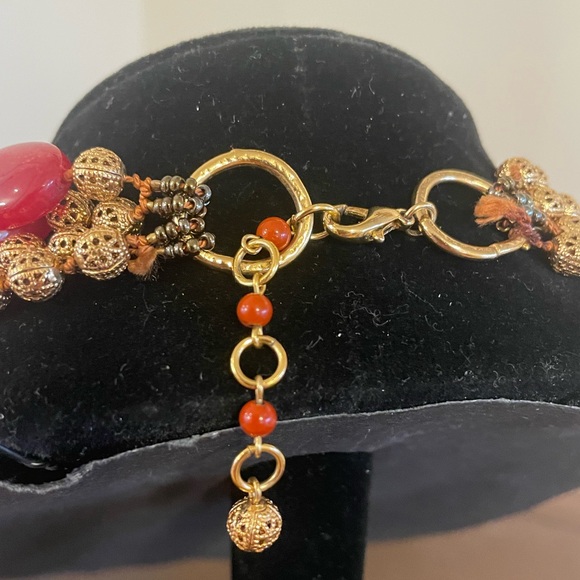 🏖️SOLD🏖️ Coral Five Strand Vintage Necklace with Gold Filagree Beads - Picture 9 of 9